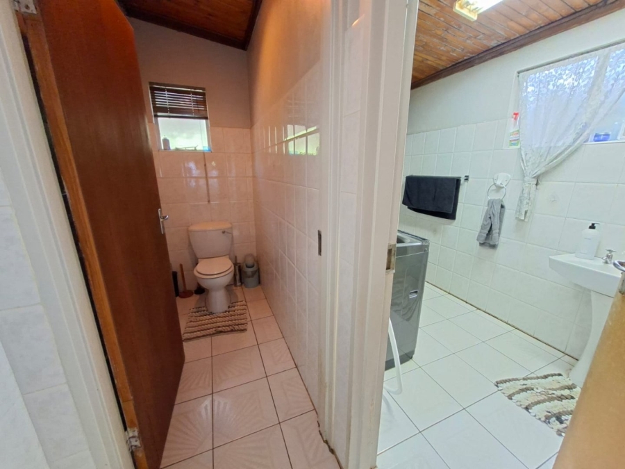 6 Bedroom Property for Sale in Heuwelsig Free State